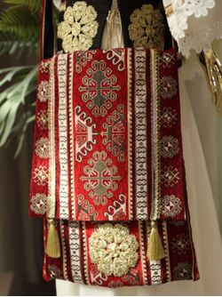 Category image for:Genti Category image for:Genti