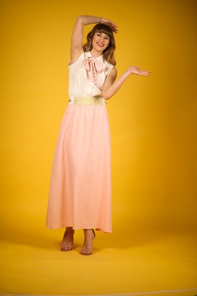 Fusta lunga din in roz cu betelie din elastic auriu si in ivoire cu roz Leonore Pink