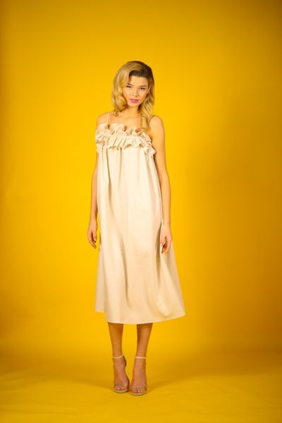 Rochie lejera din in bej cu volane bej si bretele Aurore Beige