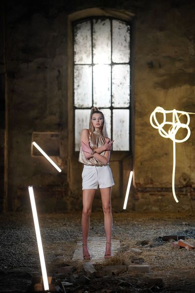 Pantaloni scurti TERESA IVORY – THE KINGDOM OF IVORY scurti, eleganti si senzuali, din scuba ivoar