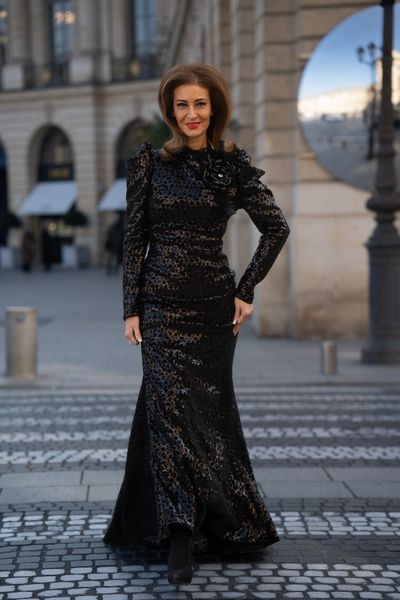 Rochie lunga din catifea elastica neagra cu paiete, maneci lungi, 1 trandafir, pene naturale negre, cristale, Black Rose 4