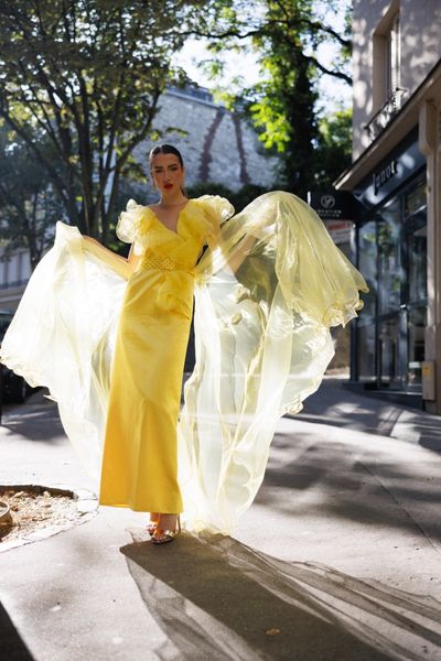 Rochie SOLARIA SUN din satin galben, organza galbena, cristale galbene, fara maneci, lunga, cu dublura din satin elastic galben