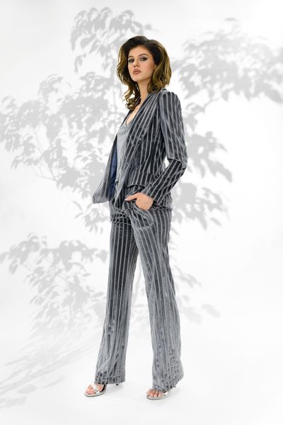 Costum gri din catifea cu sacou, top si pantaloni Manish 