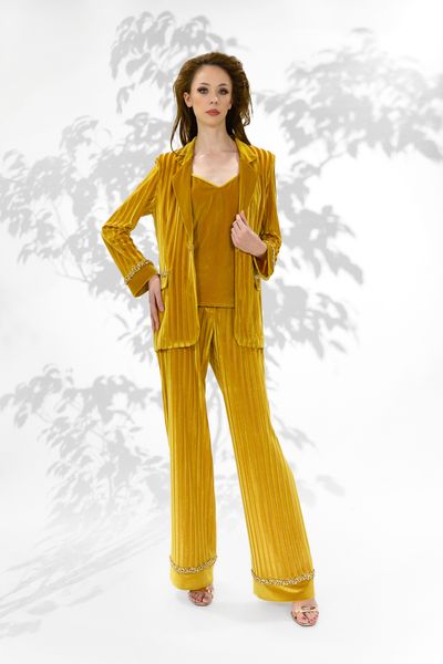Costum galben din catifea cu sacou, top si pantaloni Manish 